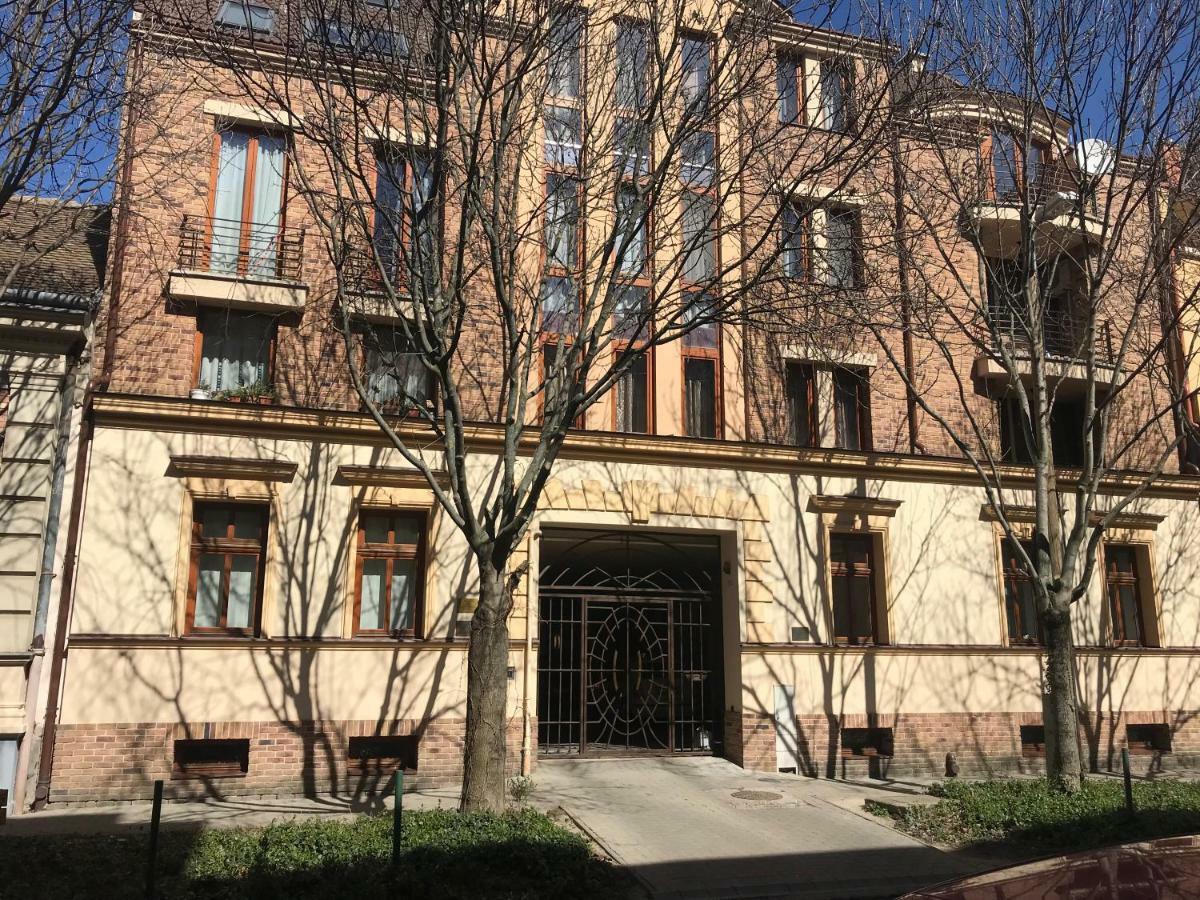 Ik Apartment Debrecen Luaran gambar