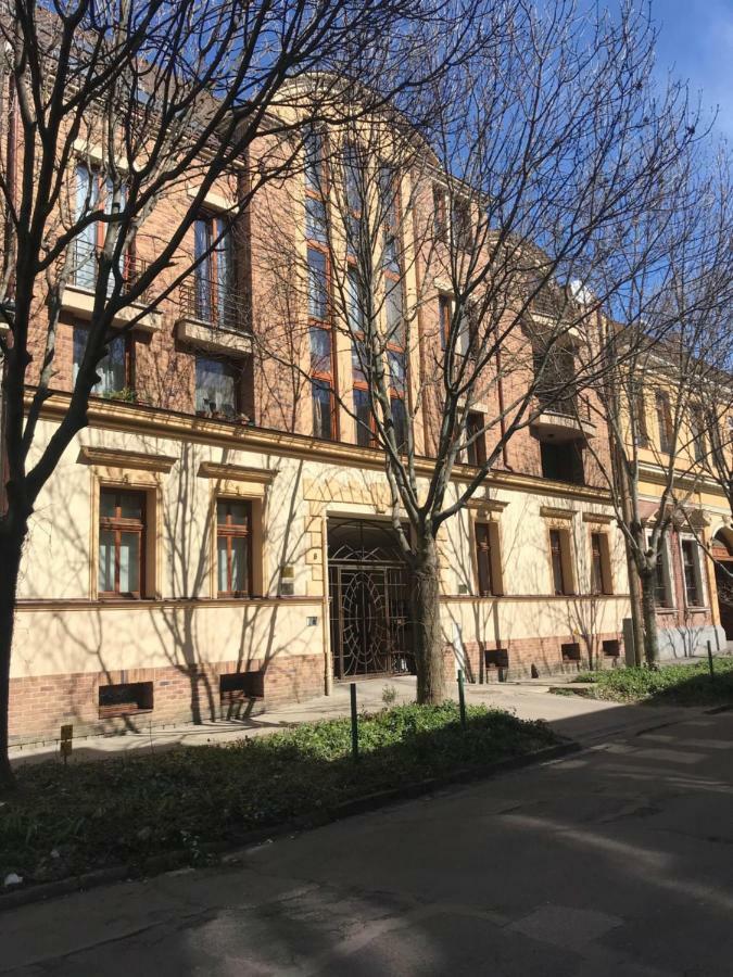 Ik Apartment Debrecen Luaran gambar